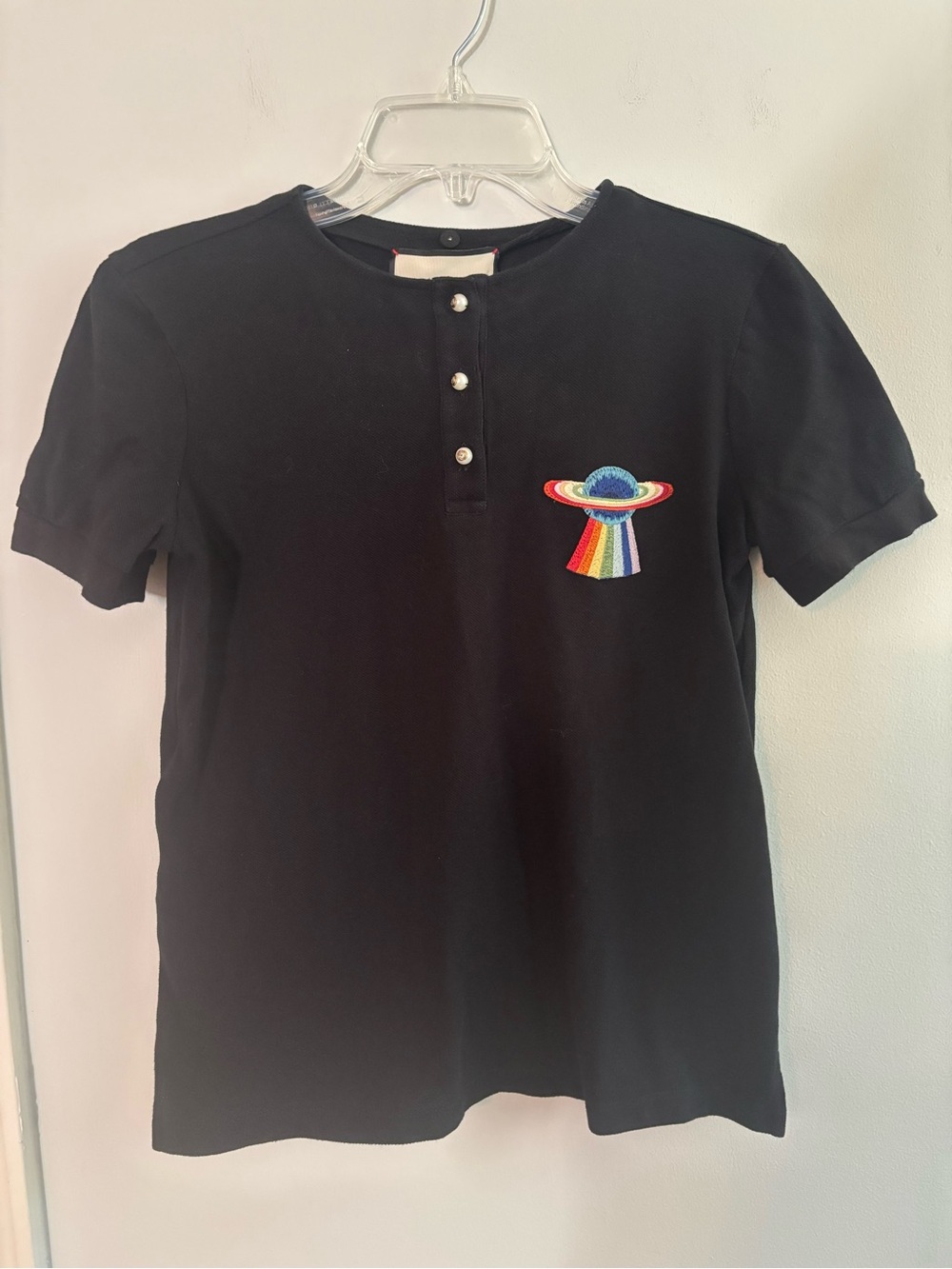 Gucci FW17 rare UFO appliqué polo tee with pearl logo buttons
